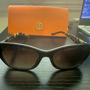 NWOT Tory Burch Sunglasses. Worn once. They are super cute 💗 comes with TB case